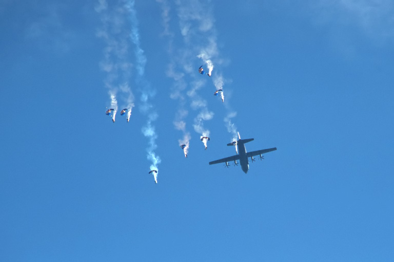 RAF Falcons Parachute Display Team / Lockheed-Martin C-130J Hercules ZH880